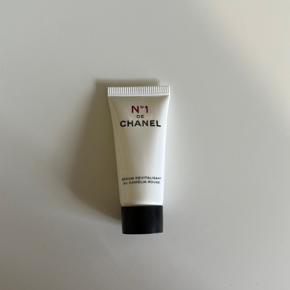 Chanel n•1 red Camelia revitalizing serum sample